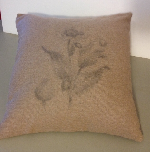 Learn how to transfer prints to make beautiful botanical pillows using two different methods.