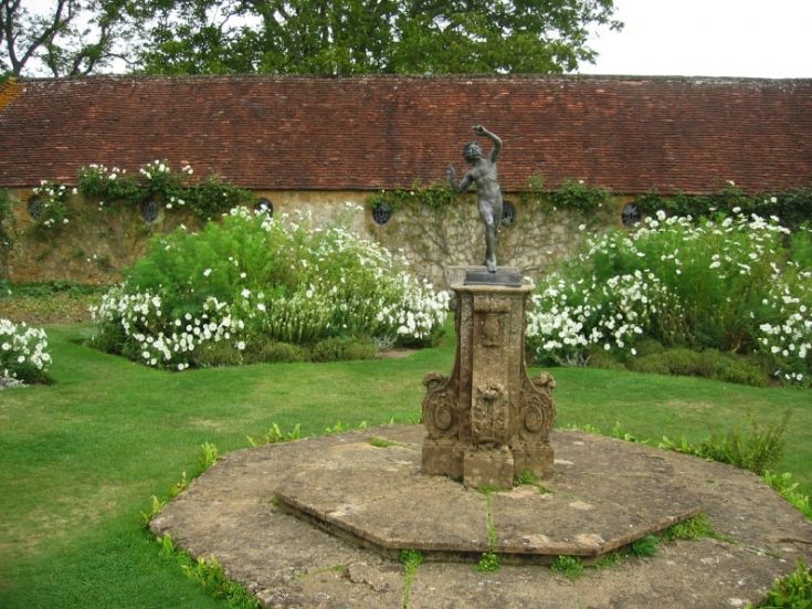 White in the Garden - 5 Reasons to Add More White This Year