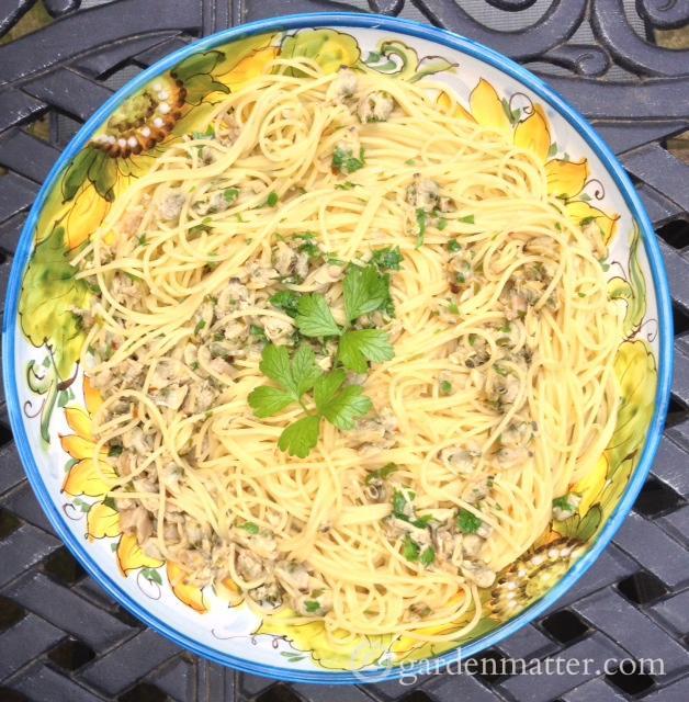 Spaghetti with Clams & Parsley