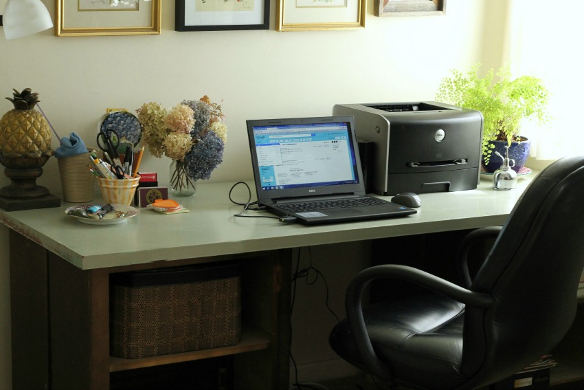 DIY office desk from recycled materials