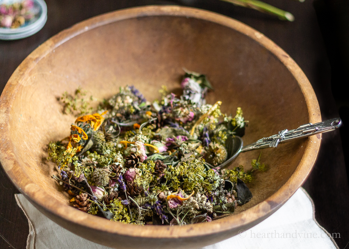 DIY Potpourri Made from the Garden Hearth and Vine