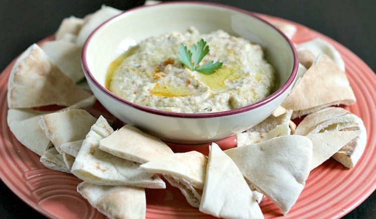 Baba ganoush dip with pita wedges