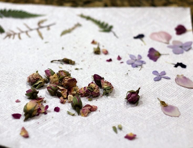 How to Make Handmade Paper with Dried Flowers Added In
