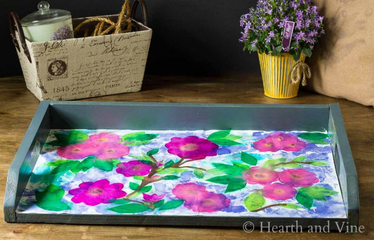 Bleeding tissue paper art tray