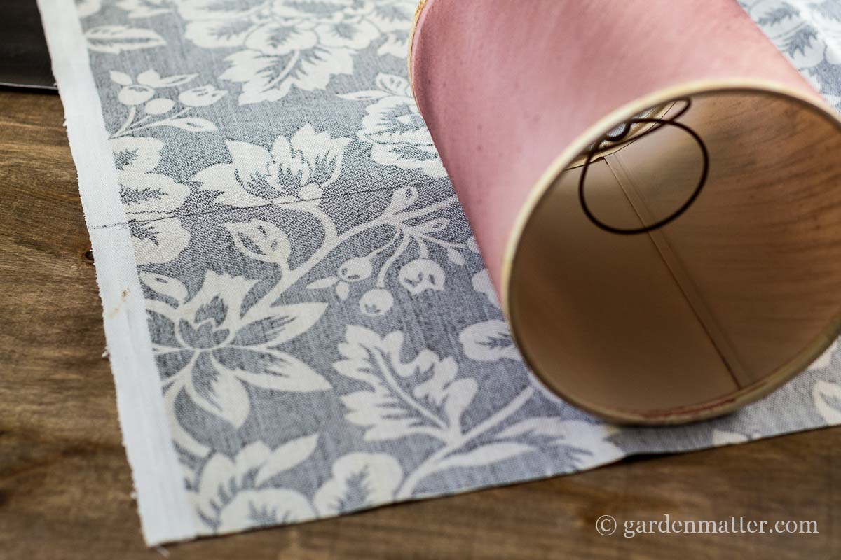 Tracing Pattern on Fabric ~ DIY Fabric Lampshade Makeover ~ gardenmatter.com