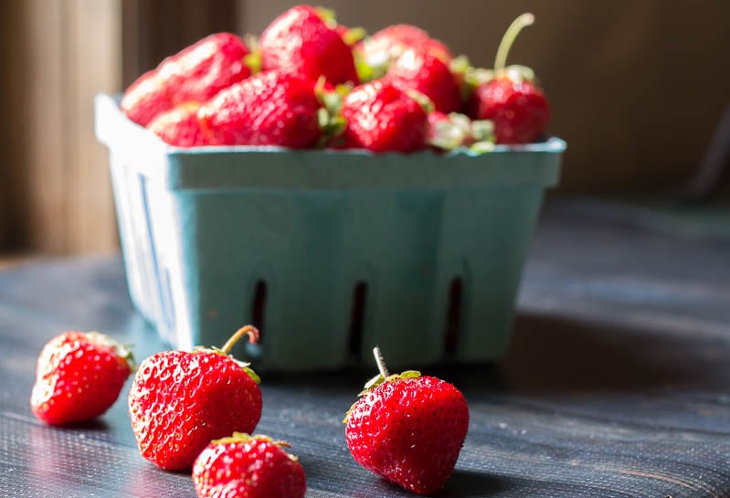 Strawberry-Pint-Table