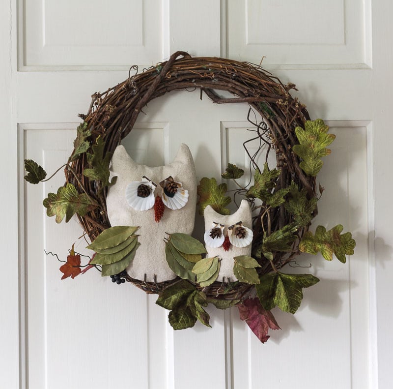 This nature inspired fall owl wreath is simple to make and you may even have all the materials at hand. Take your cue from nature for some fun fall decor.