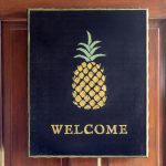 pineapple-welcome-sign-on-door