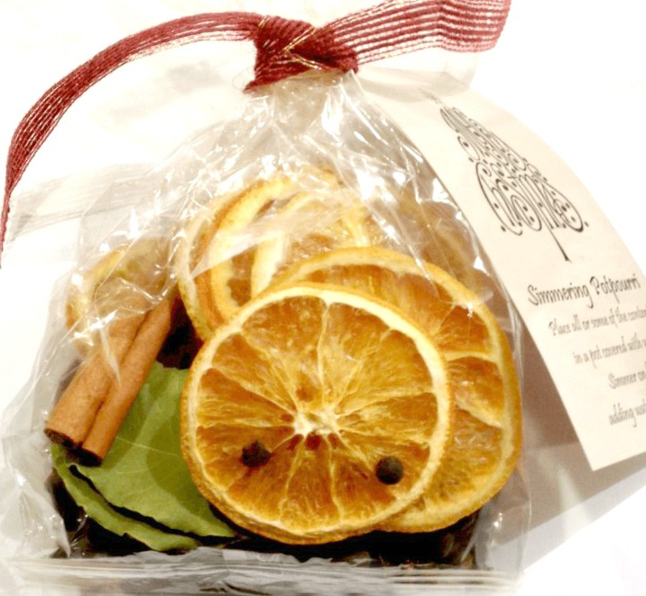 Bag of simmering potpourri with bay leaves, allspice, cloves, orange slices and cinnamon sticks.