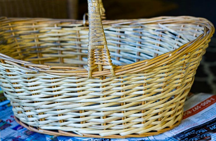 Natural willow basket