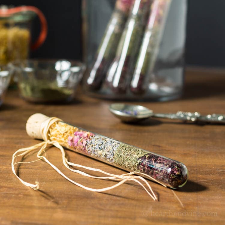 This tutorial for test tube dried flowers and herbs is the perfect small gift for any occasion.