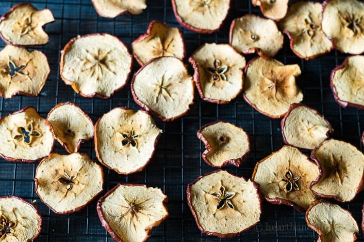 Dried apple slices