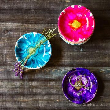 Alcohol ink jewelry dishes are easy to create, and make beautiful handmade gifts.