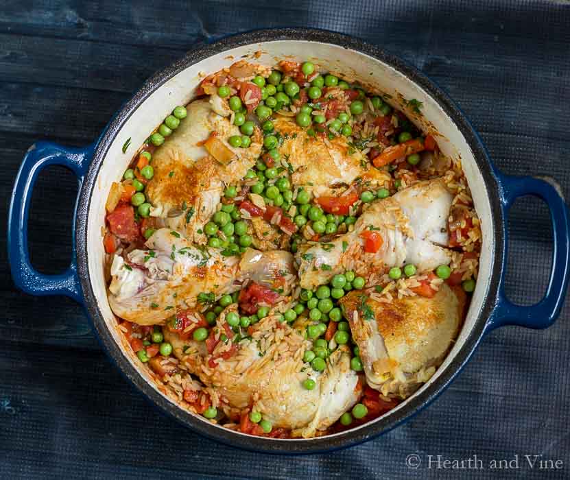 Arroz con pollo in dutch oven