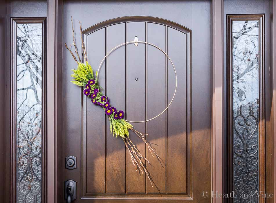 Modern spring wreath on front door.