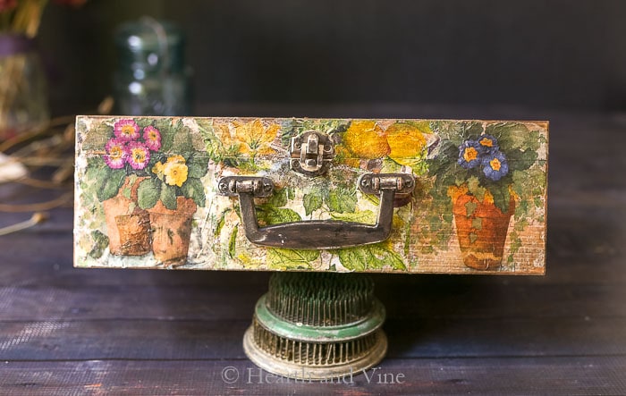 Vintage seed box front