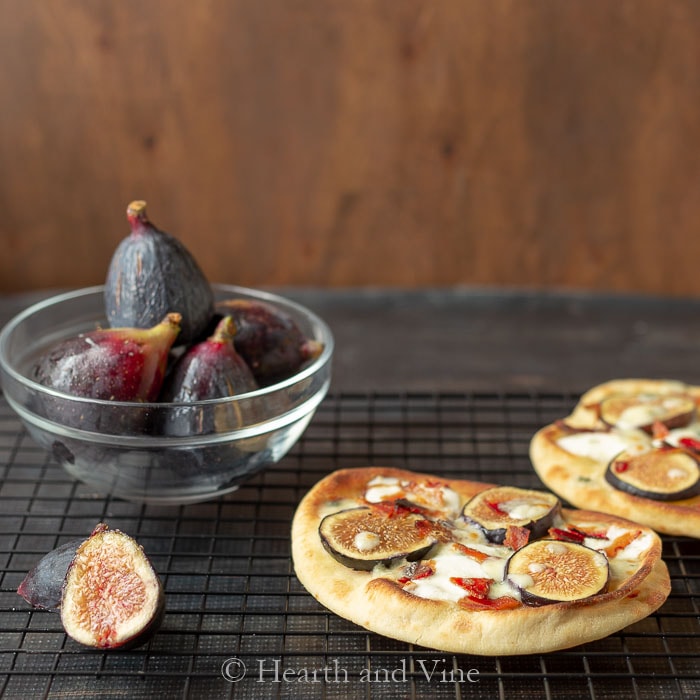 Naan bread with figs, bacon and Gorgonzola cheese.