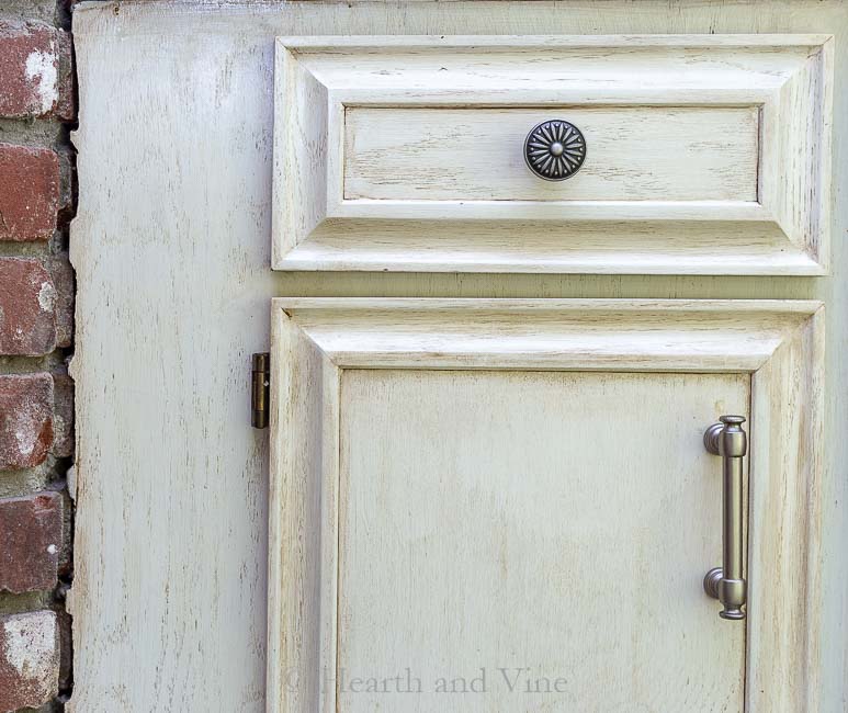 Liberty hardware knobs and pulls on cabinets