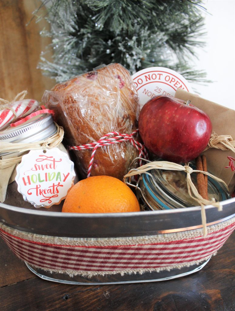 Christmas Morning Basket - CDs Country Living