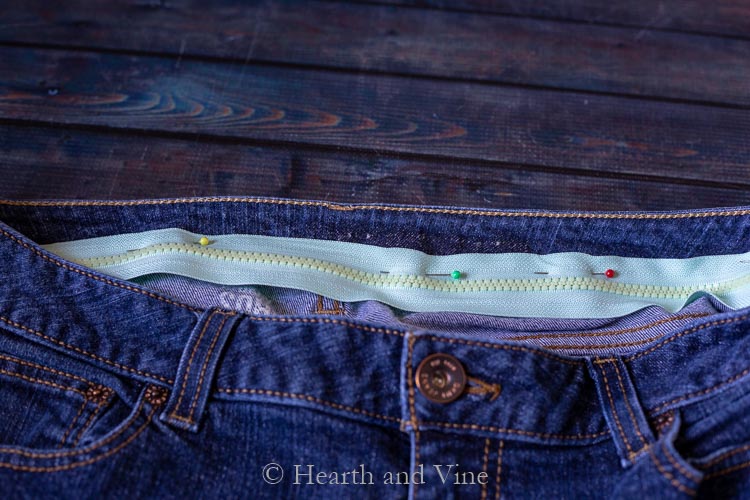 Pinning zipper inside jean bag