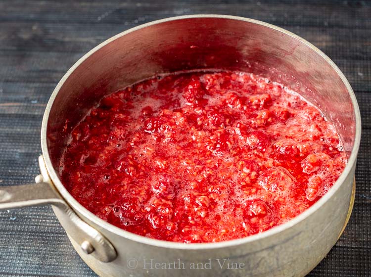 Fresh raspberry pie filling