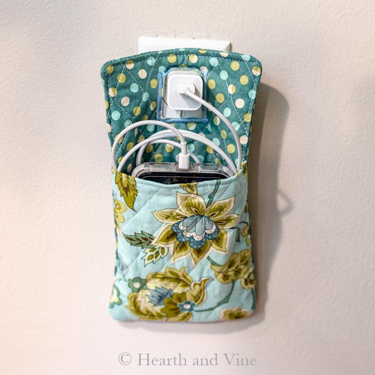 Sewing tutorial: Phone charger pocket