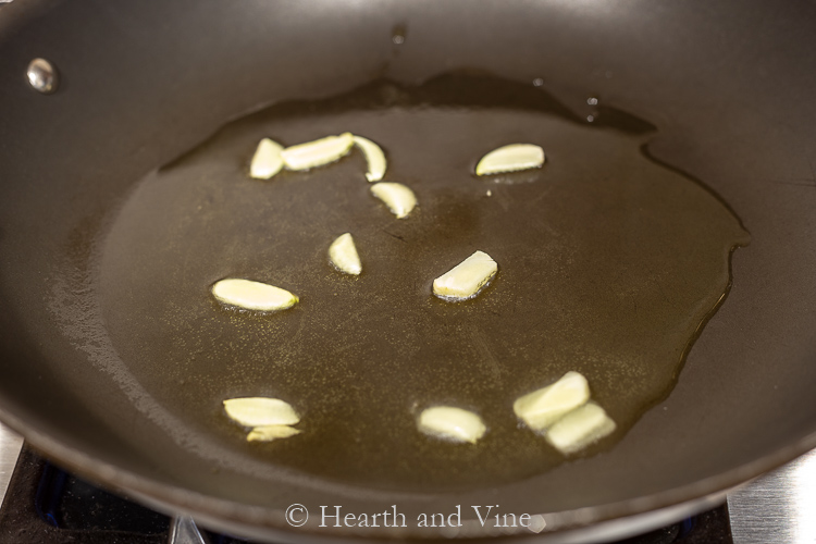 Sliced garlic in oil