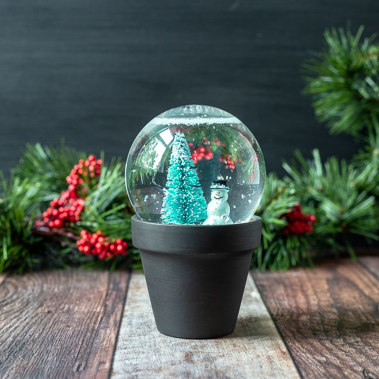 Super Easy Snow Globe Snack Cups 