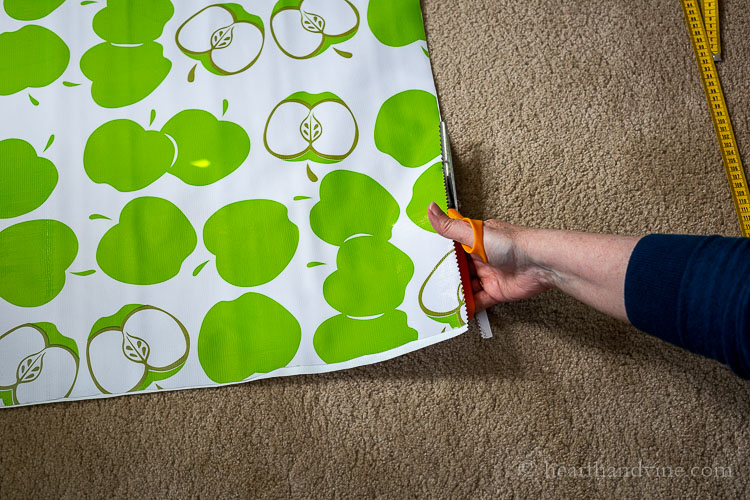 How to Make an Easy Vinyl Messy Mat