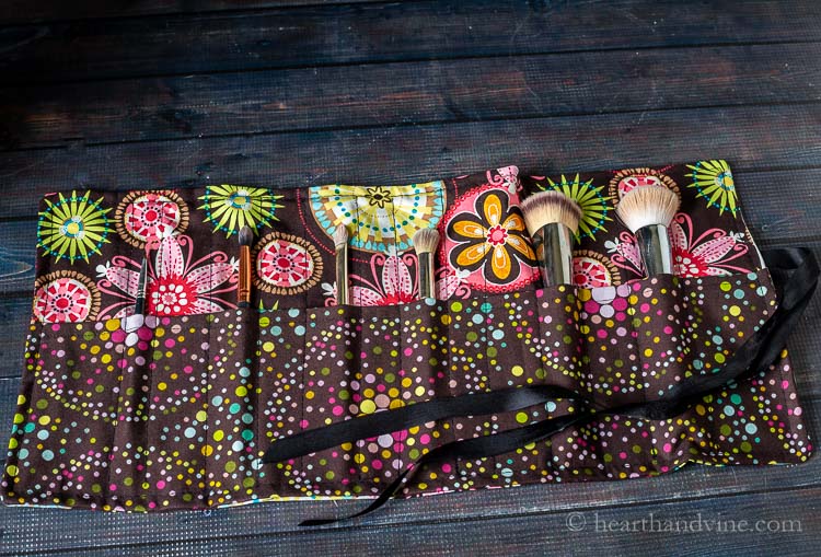 DIY Oilcloth Makeup Brush Roll