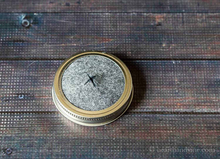 Felt in mason jar lid with slit