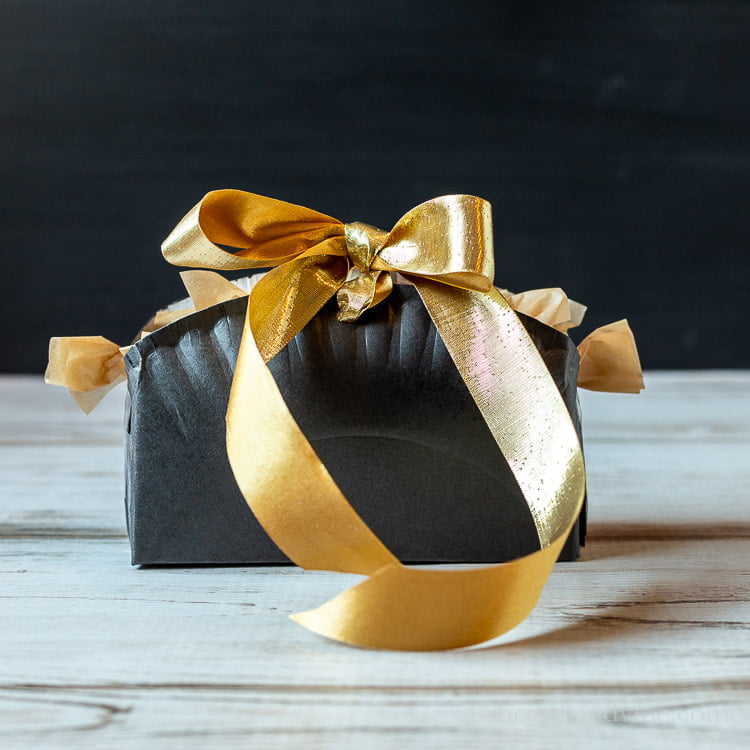 Black paper plate box with gold ribbon