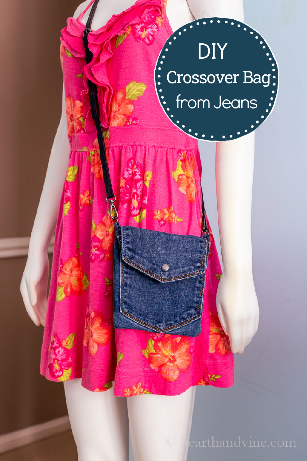 DIY Crossbody Bag by Recycling an Old Pair of Jeans