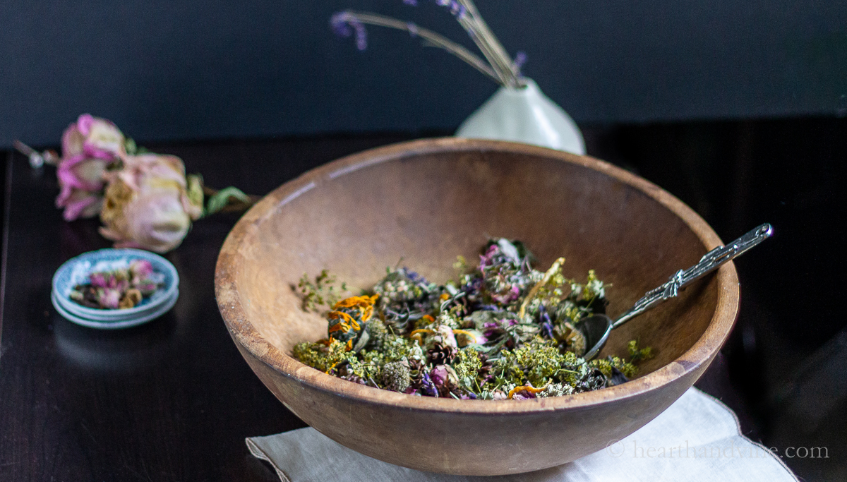 How to Make Potpourri with Garden Flowers