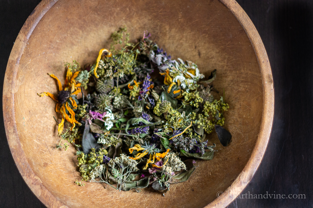 DIY Potpourri Made from the Garden Hearth and Vine