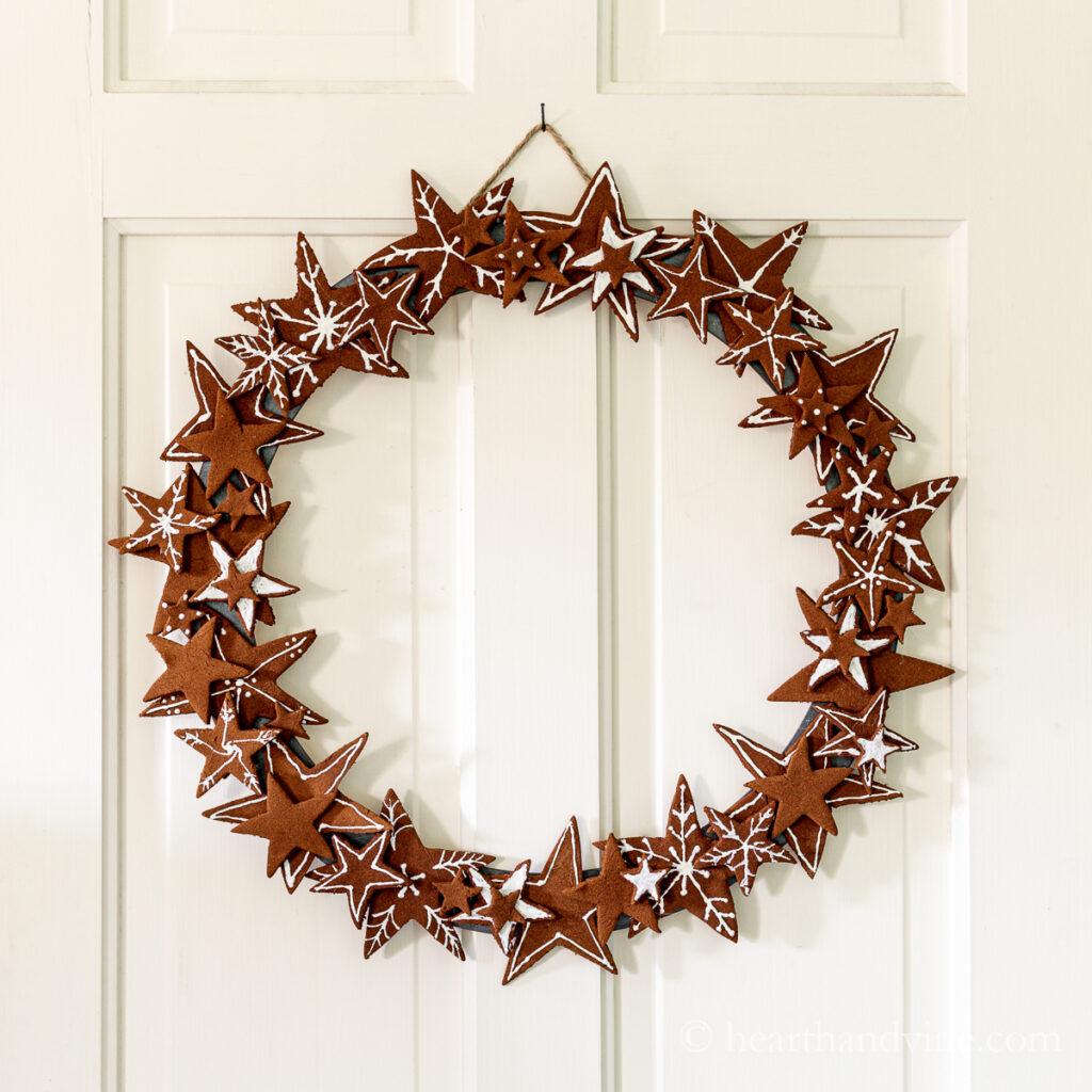 Applesauce cinnamon star wreath on a white door.