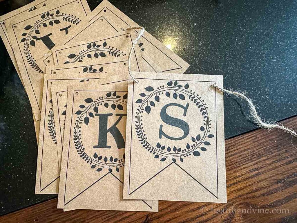 DIY Thanksgiving Banner | [Free Printable]