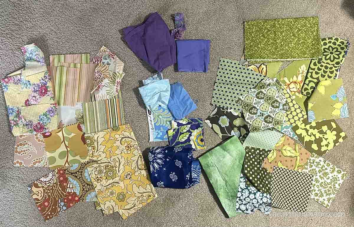 Scrap fabrics sorted by main colors.