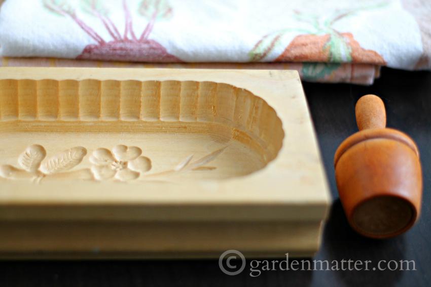 Sew Historicaland other fun stuff: How To Use Wooden Butter Molds