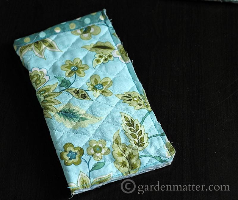 Quilted sunglass case tutorial, sewing sides and bottom