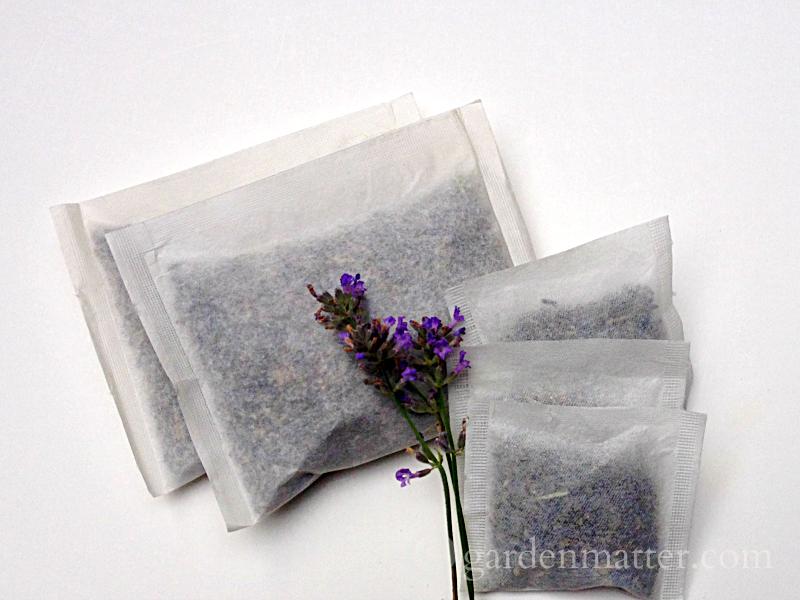 How to make lavender tea bags - a great way to relax in the tub. 